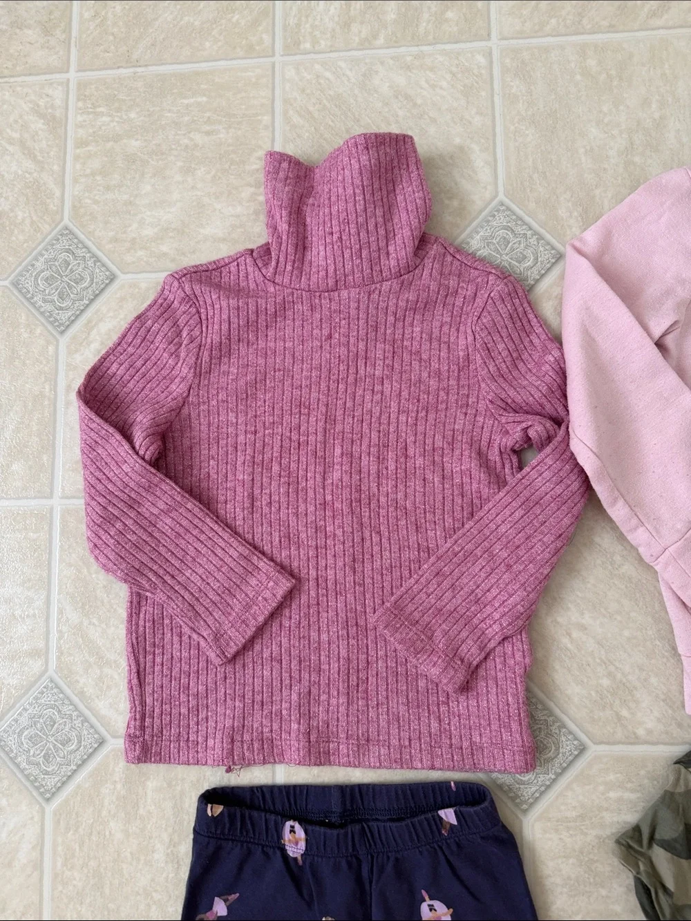 Girls 4T Bundle - Picture 5 of 5